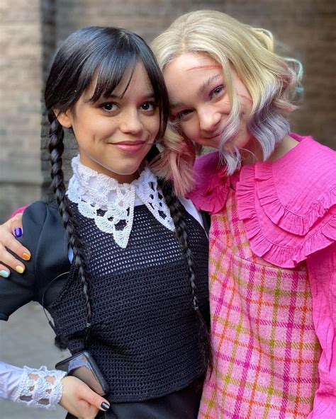 Wednesdays Jenna Ortega And Emma Myers Talk。